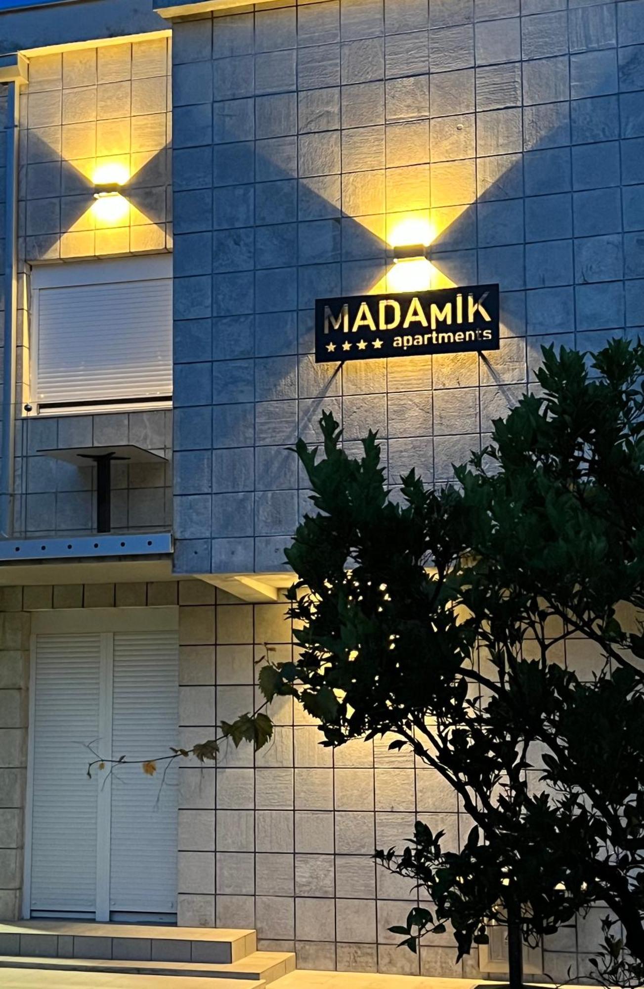 Madamik Apartments Bijela Exterior foto